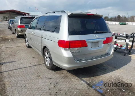 2008 Honda Odyssey Touring z USA, uszkodzony, nr VIN 5FNRL38958B028070